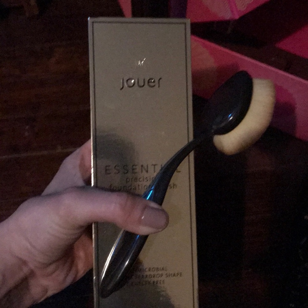 Jouer essential fountain brush
